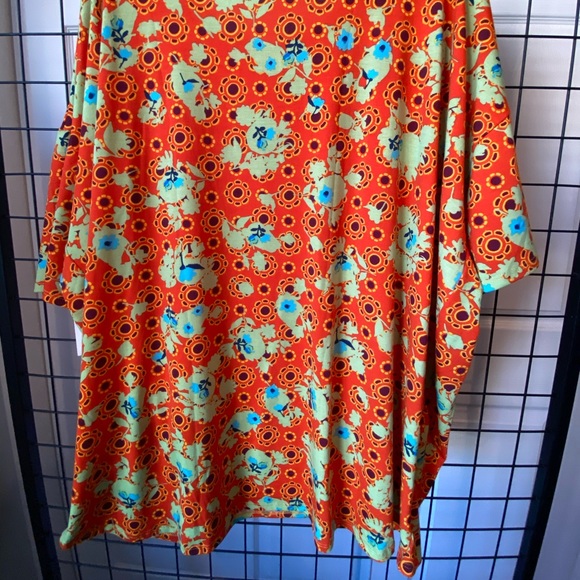 NWT plus size LulaRoe Irma Top - Picture 6 of 6